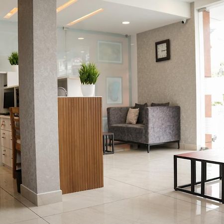 מלון Kochi Sulu Residency מראה חיצוני תמונה